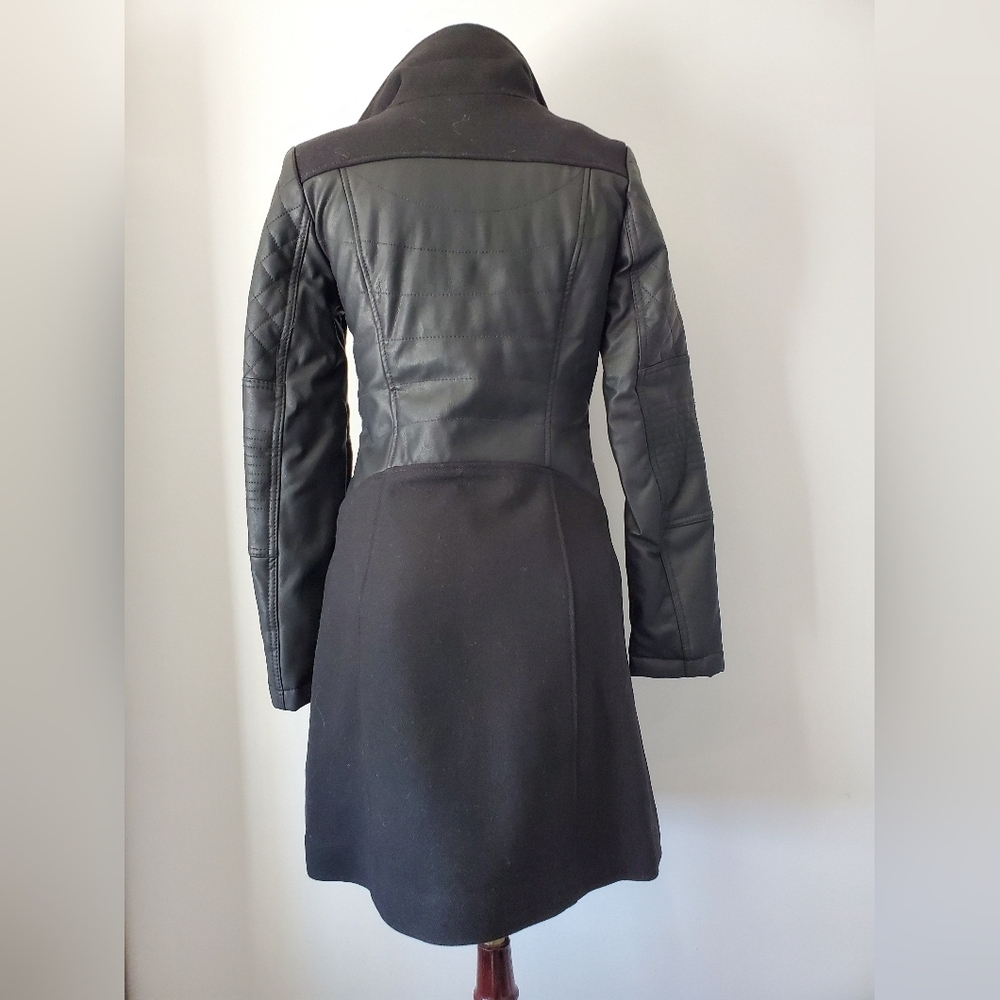 Guess NWT black coat with  removable inner vest. Textured twill with quilting. - Picture 3 of 12